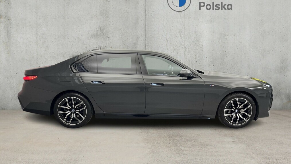 BMW Serii 7, 740