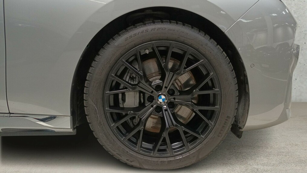 BMW Serii 7, 750