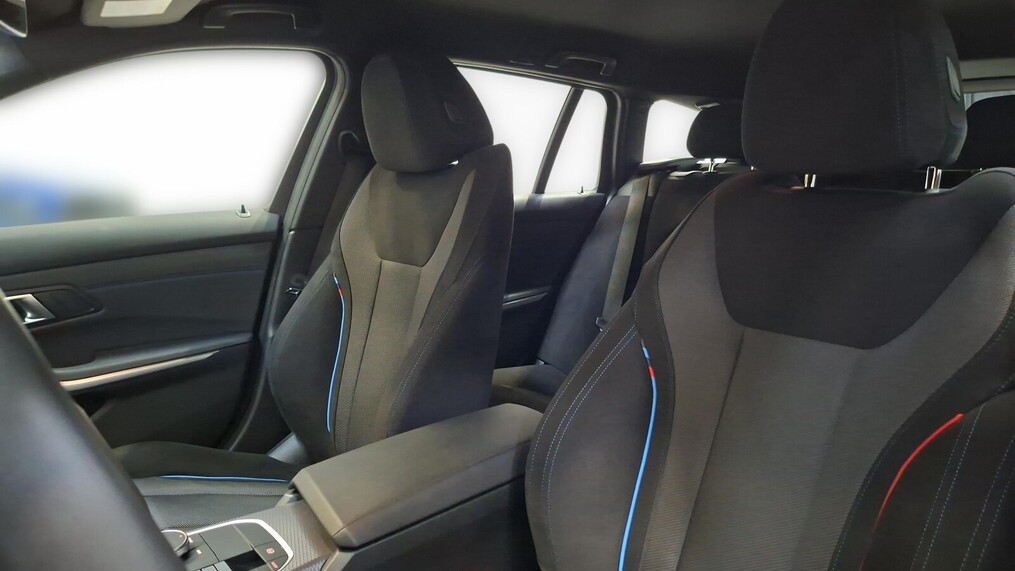BMW Serii 3, 330