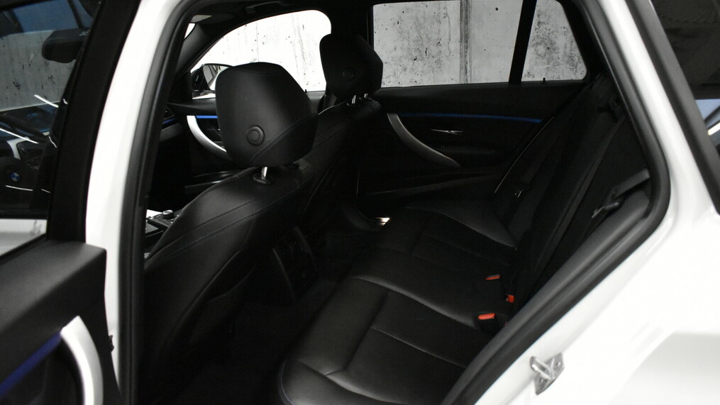 BMW Serii 3, 320