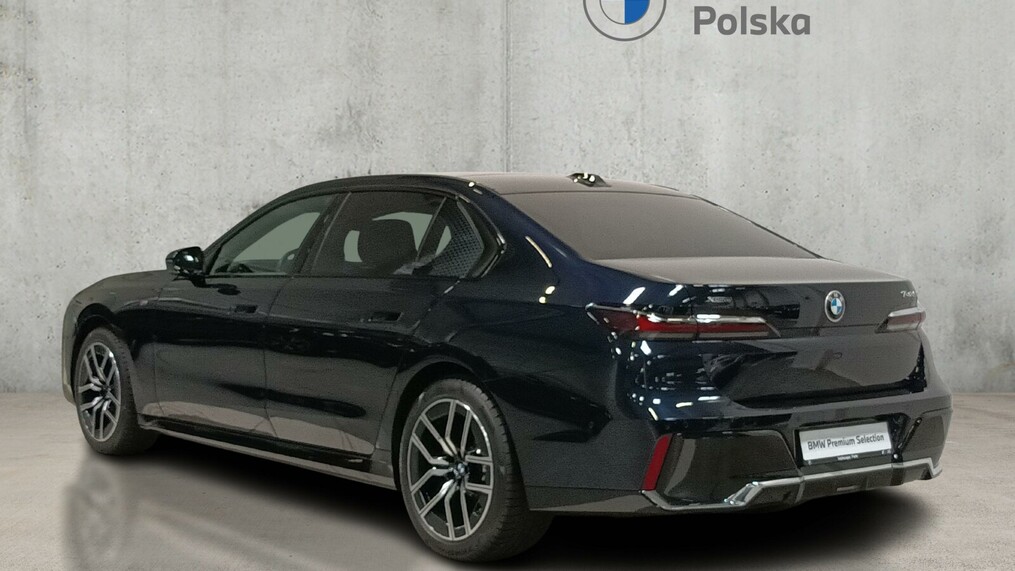 BMW Serii 7, 740