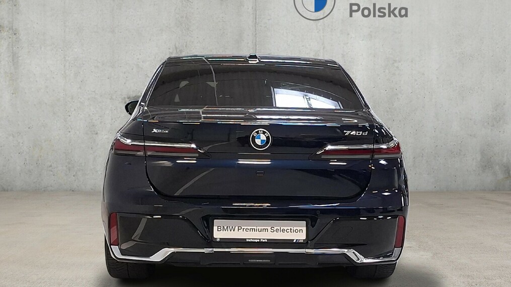 BMW Serii 7, 740