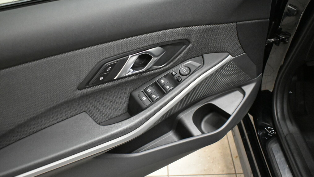 BMW Serii 3, 318