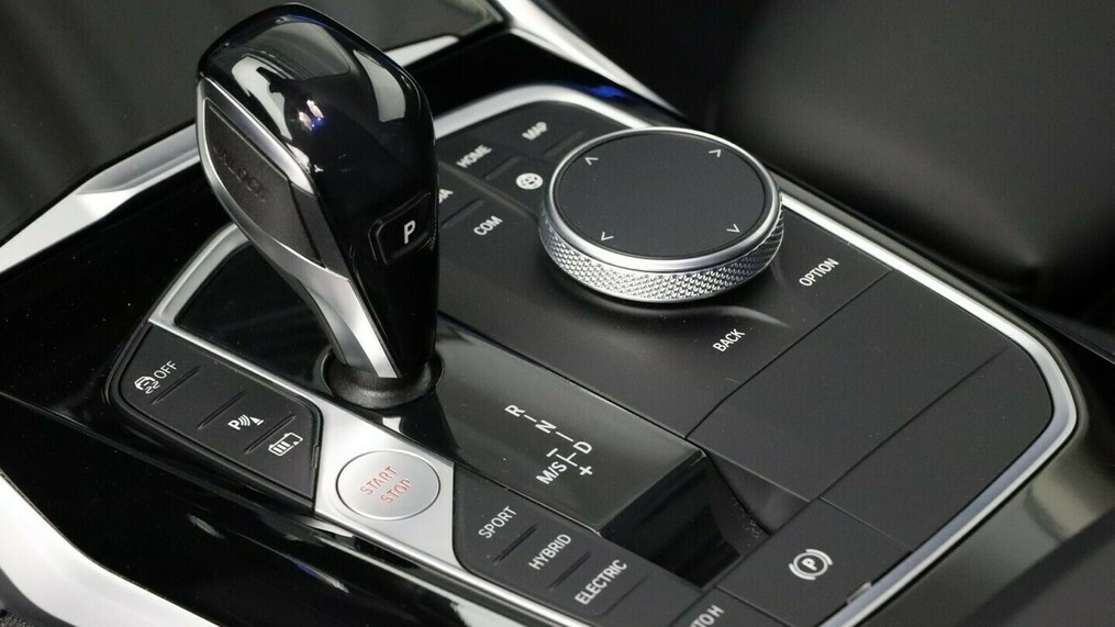 BMW Seria 3, 330