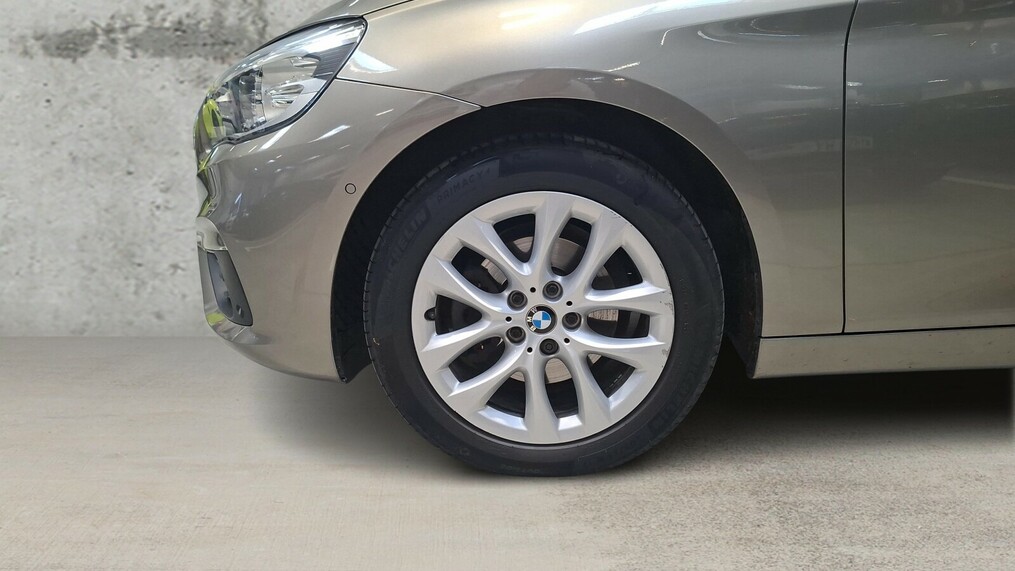 BMW Serii 2, 218