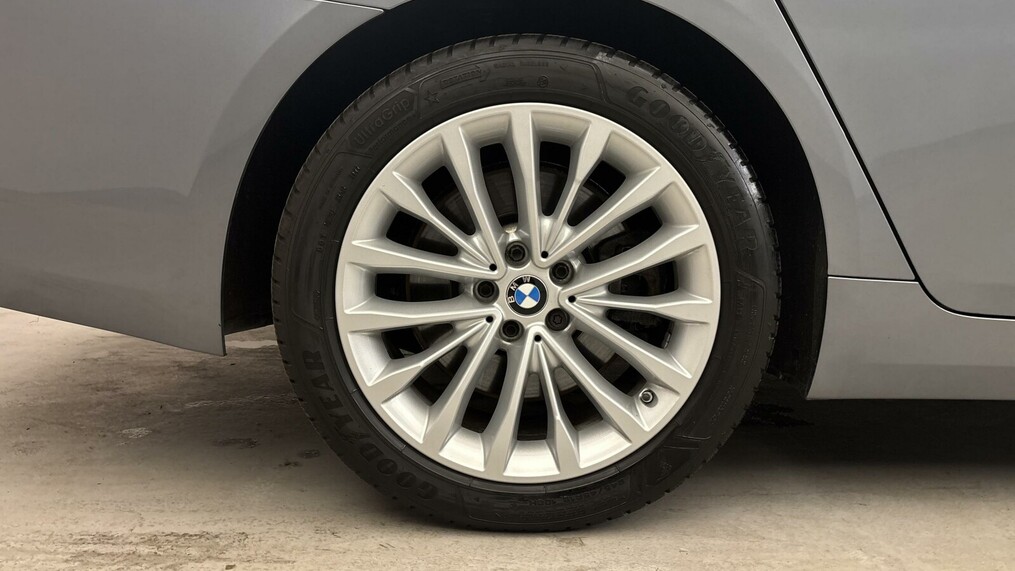 BMW Serii 5, 530