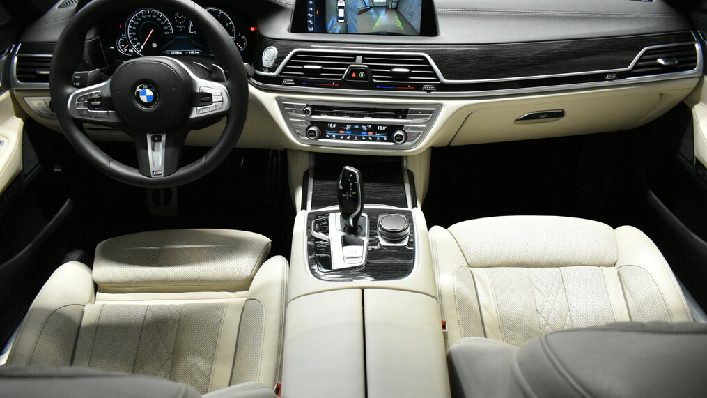 BMW Serii 7, 740