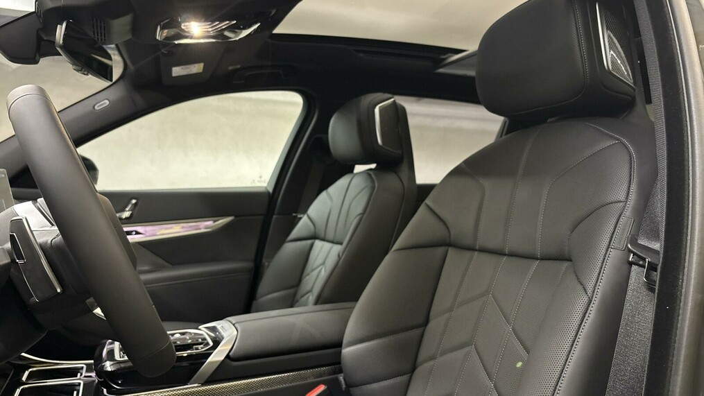 BMW Seria 7, 740