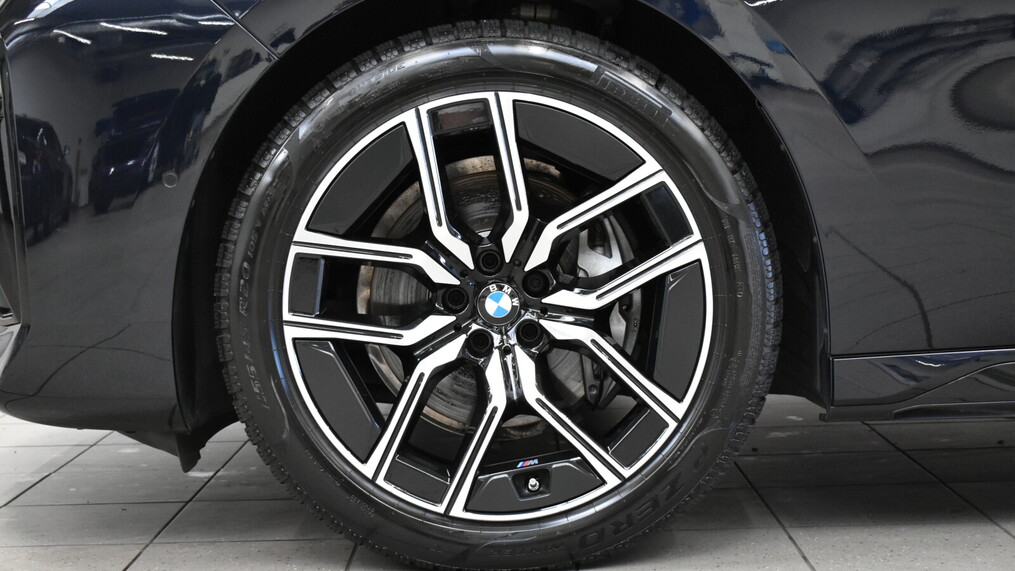 BMW Serii 7, 740