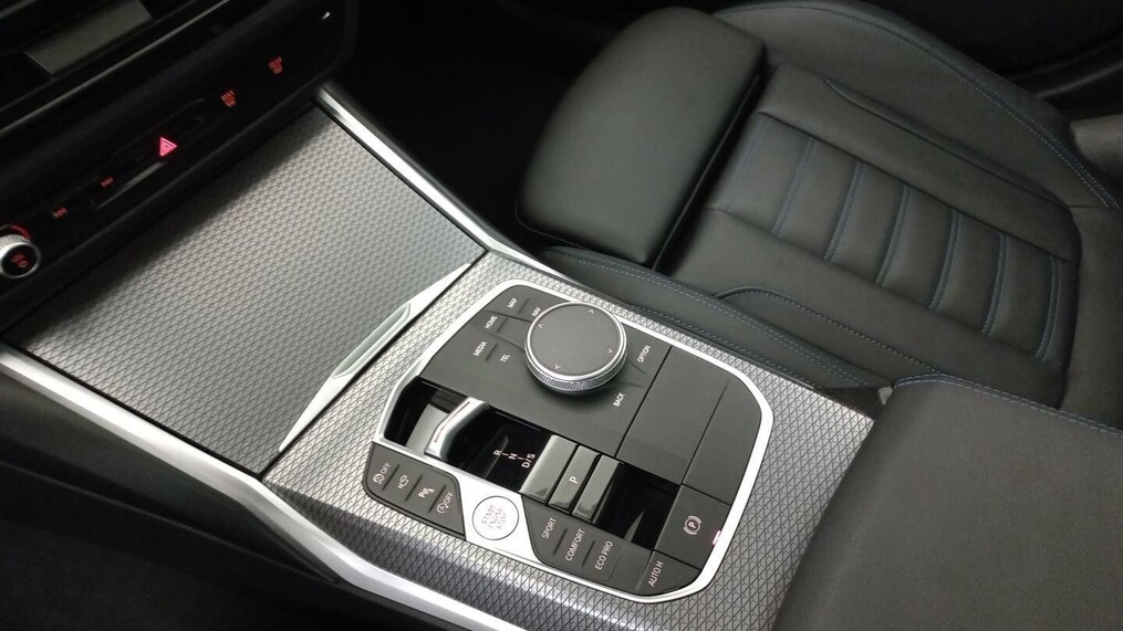 BMW Serii 3, 330