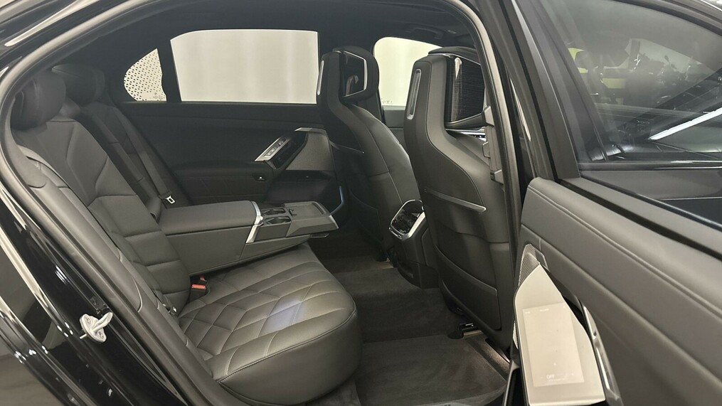 BMW Serii 7, 750