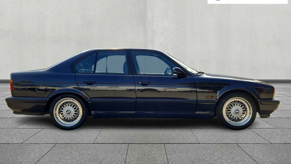 BMW Serii 5, 525