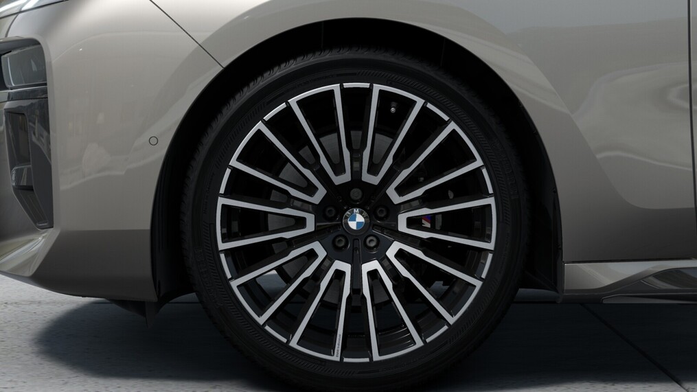 BMW Serii 7, 740