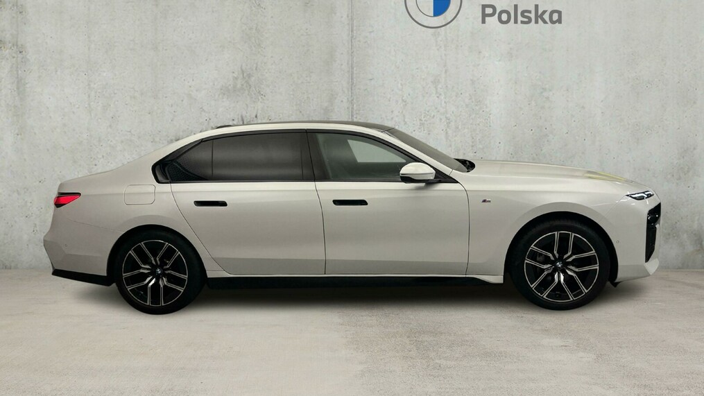 BMW Serii 7, 740