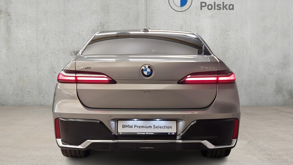 BMW Serii 7, 740