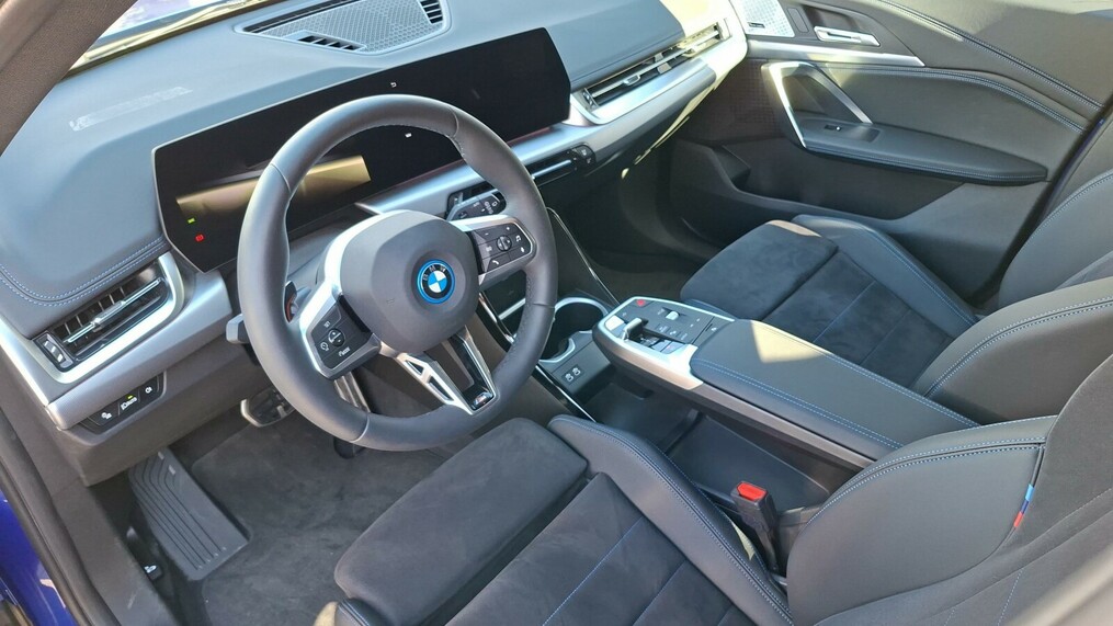 BMW iX1