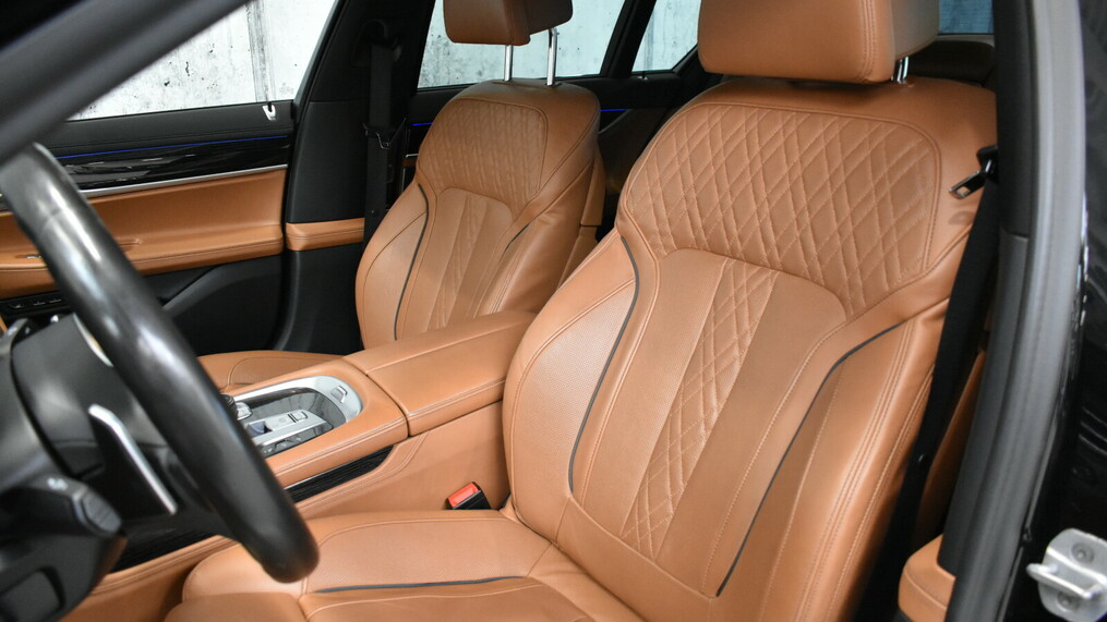 BMW Serii 7, 740