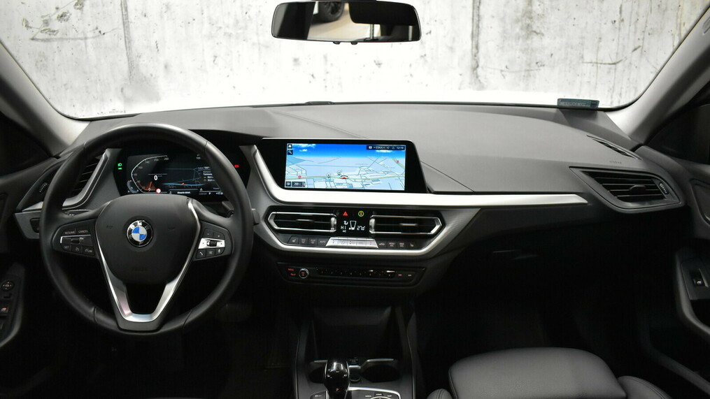 BMW Seria 2, 218