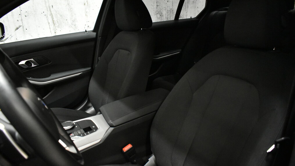 BMW Serii 3, 318