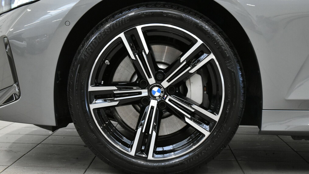 BMW Serii 3, 330