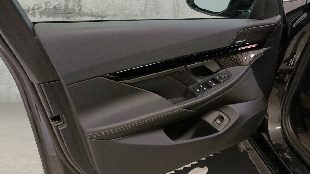 BMW Serii 5, 520