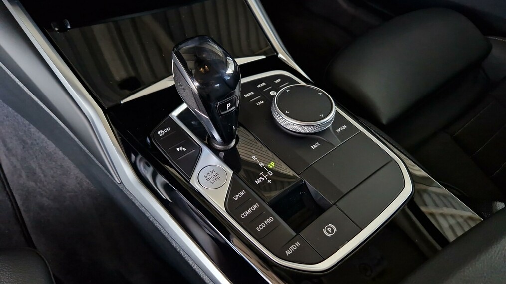 BMW Serii 3, 330