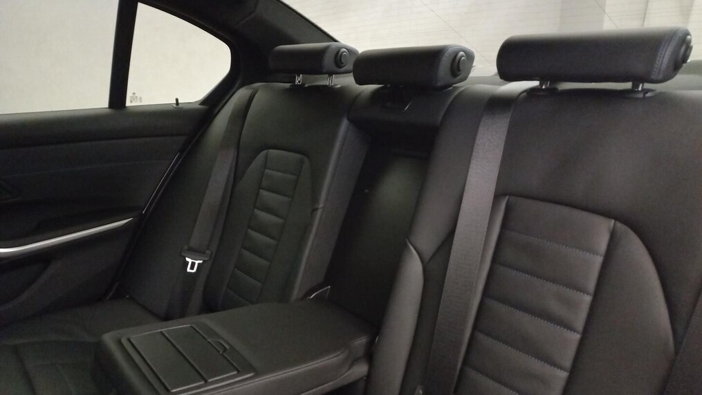 BMW Serii 3, 330
