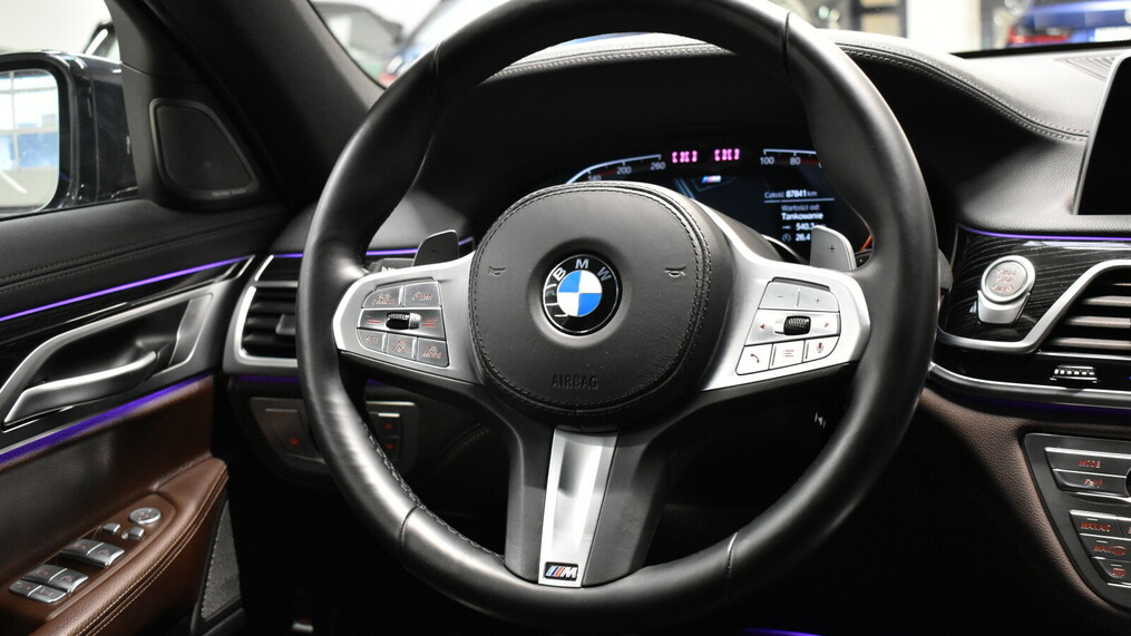 BMW Serii 7, 730