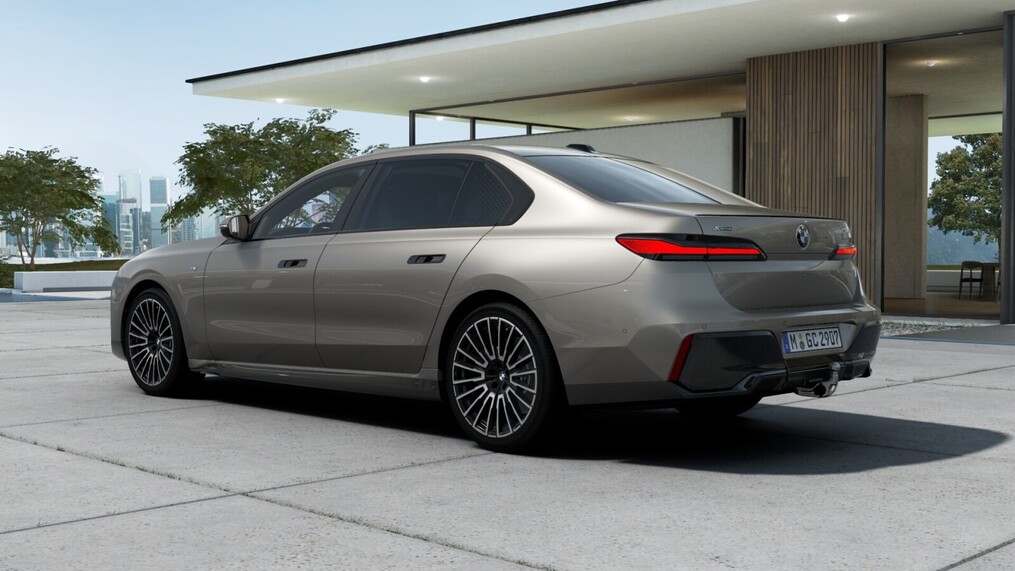BMW Serii 7, 740
