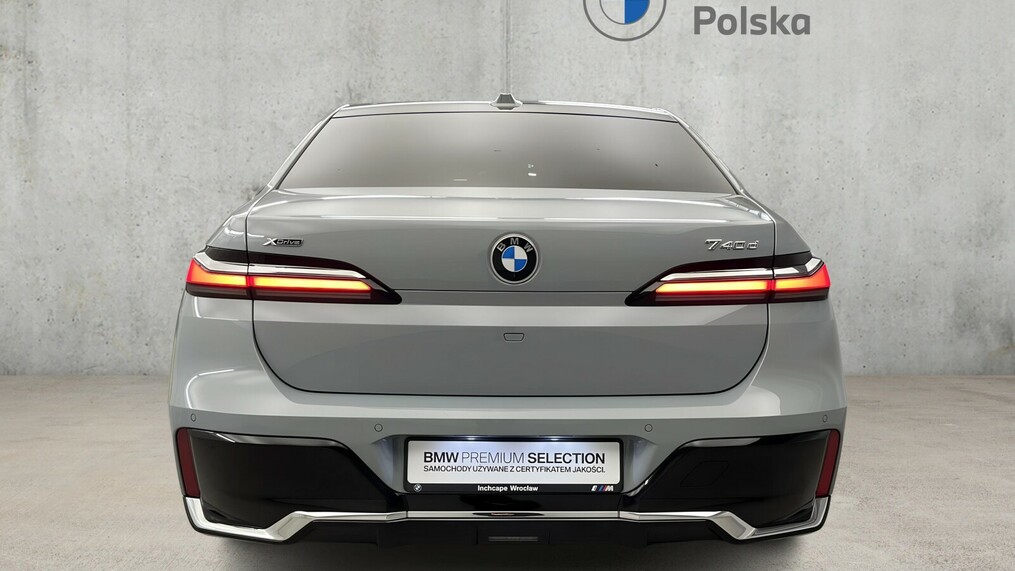 BMW Serii 7, 740