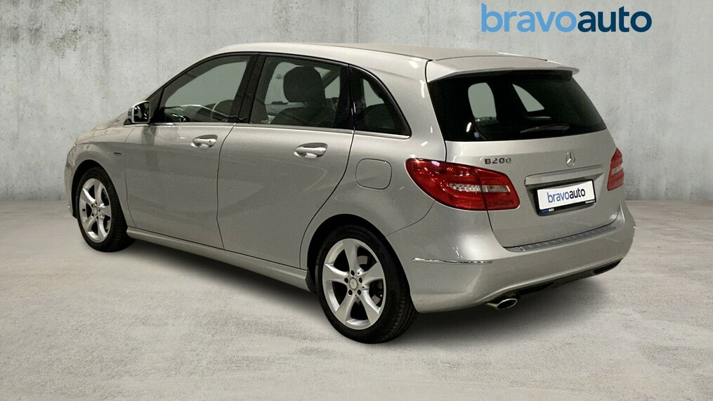 Mercedes-Benz B 180