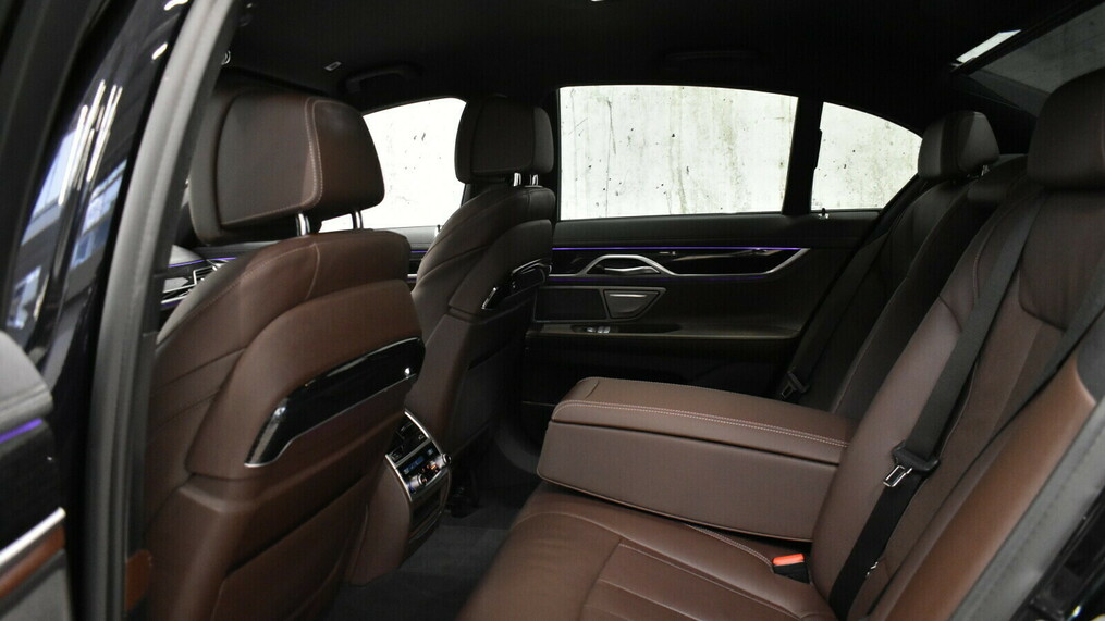 BMW Seria 7, 730