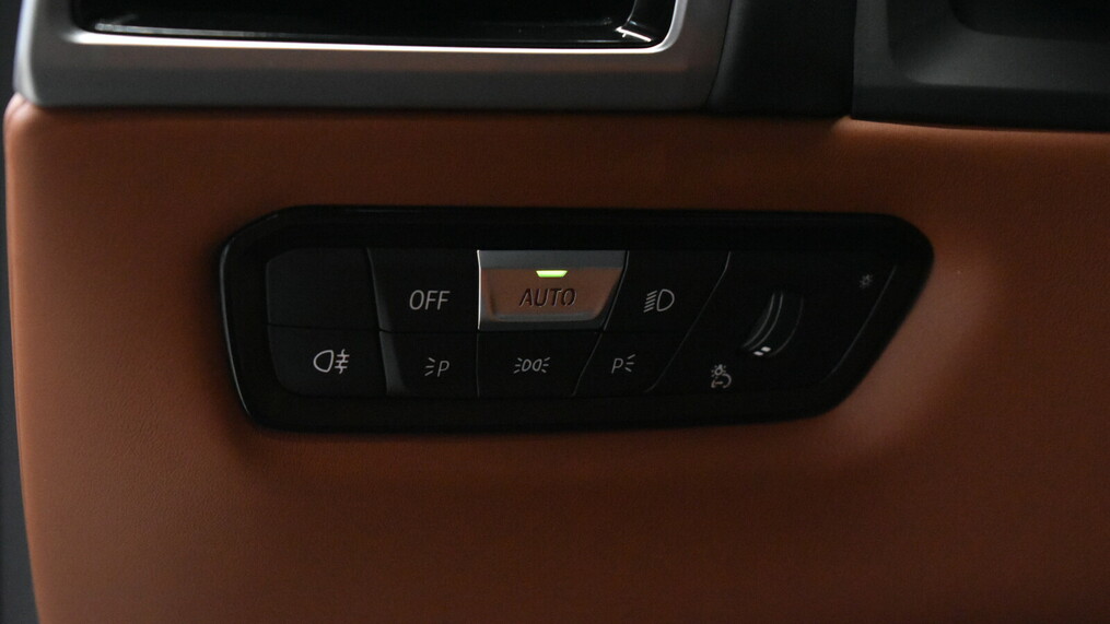 BMW Serii 8, 850