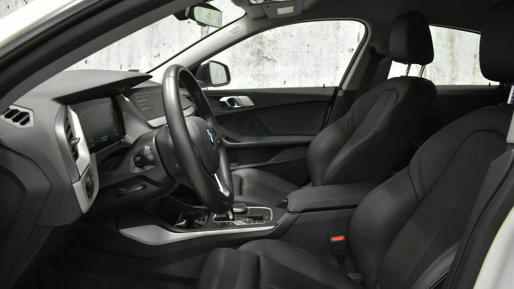 BMW Seria 2, 218