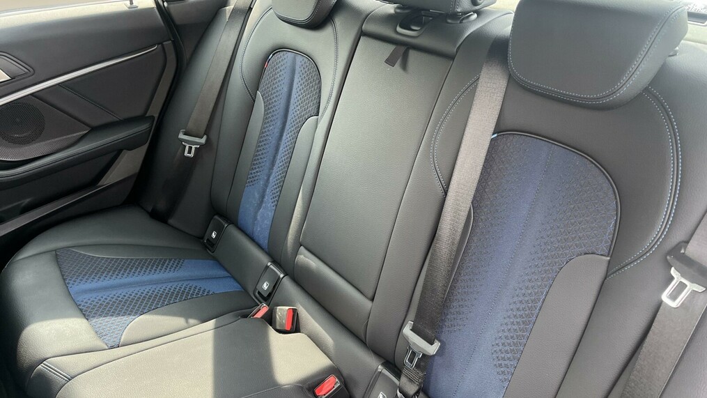 BMW Seria 2, 218
