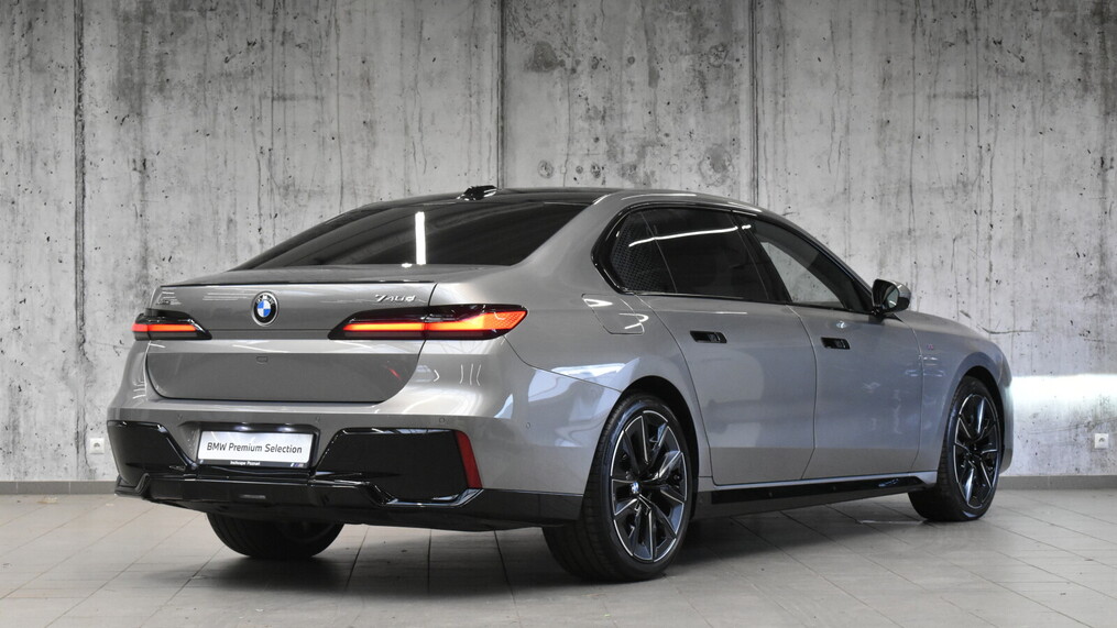 BMW Serii 7, 740