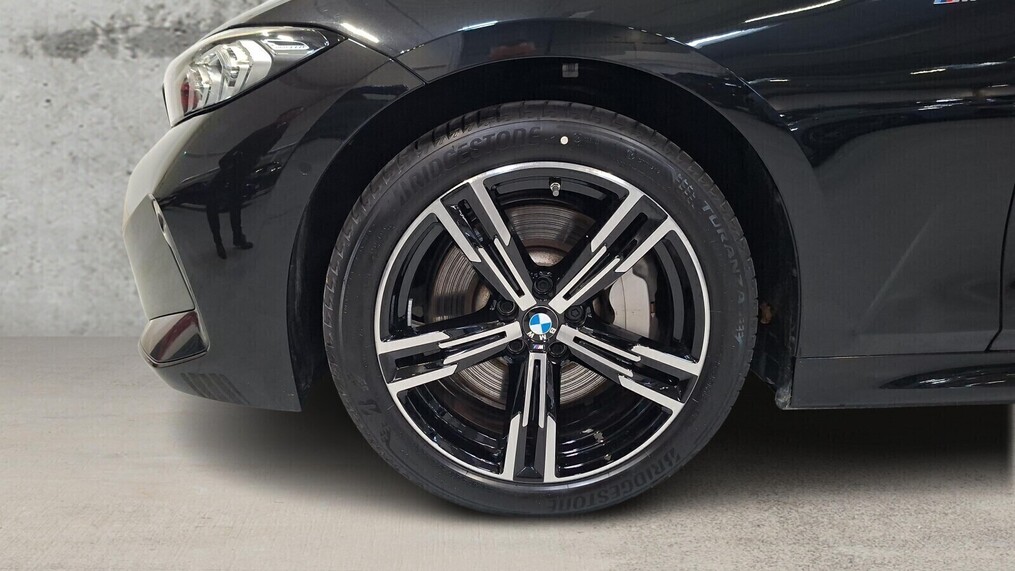 BMW Serii 3, 330