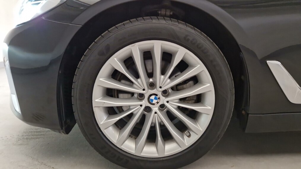 BMW Serii 5, 520