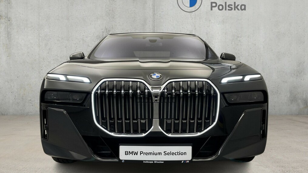 BMW Serii 7, 740