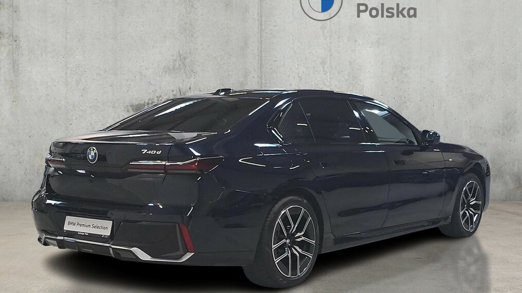 BMW Serii 7, 740
