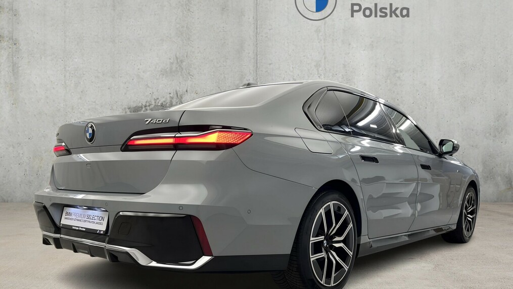 BMW Serii 7, 740