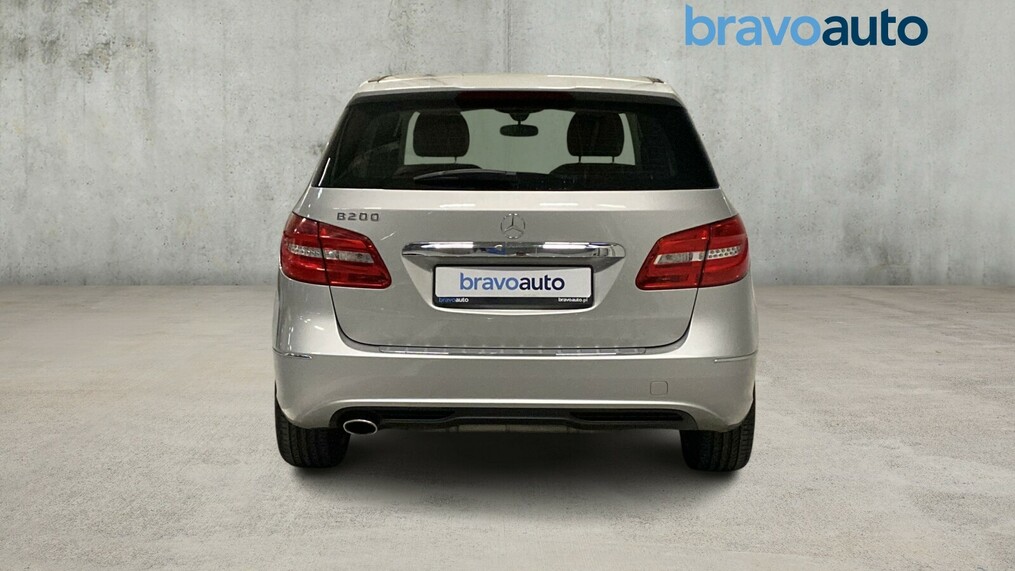 Mercedes-Benz B 180