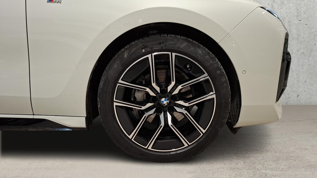 BMW Serii 7, 740