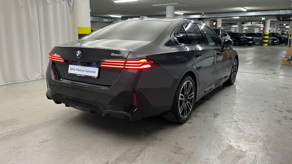 BMW Serii 5, 520