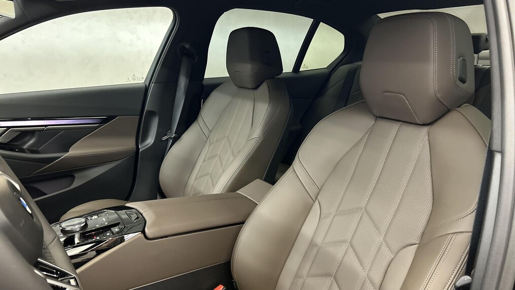 BMW Serii 5, 520