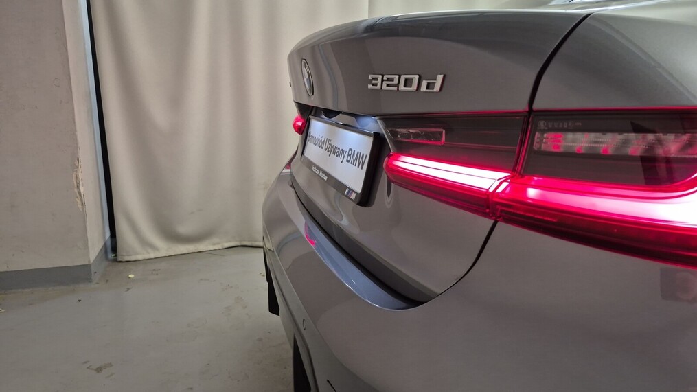 BMW Serii 3, 320
