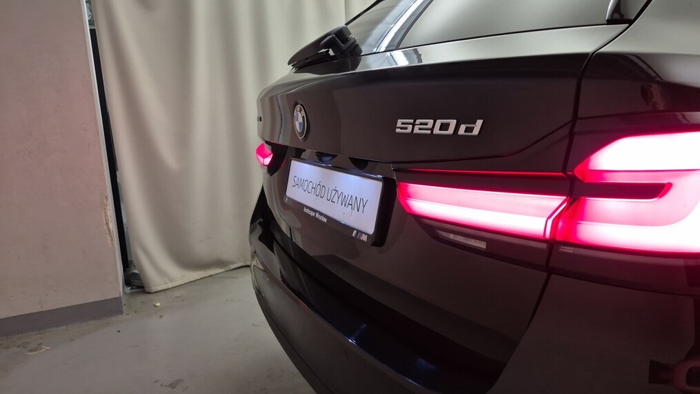 BMW Serii 5, 520