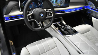 BMW Serii 7, 740