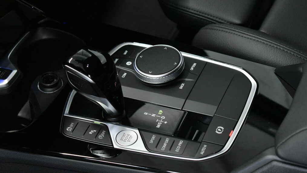BMW Serii 2, 218