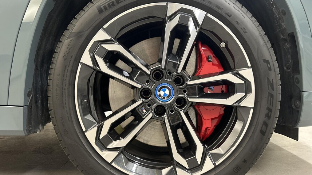BMW iX1